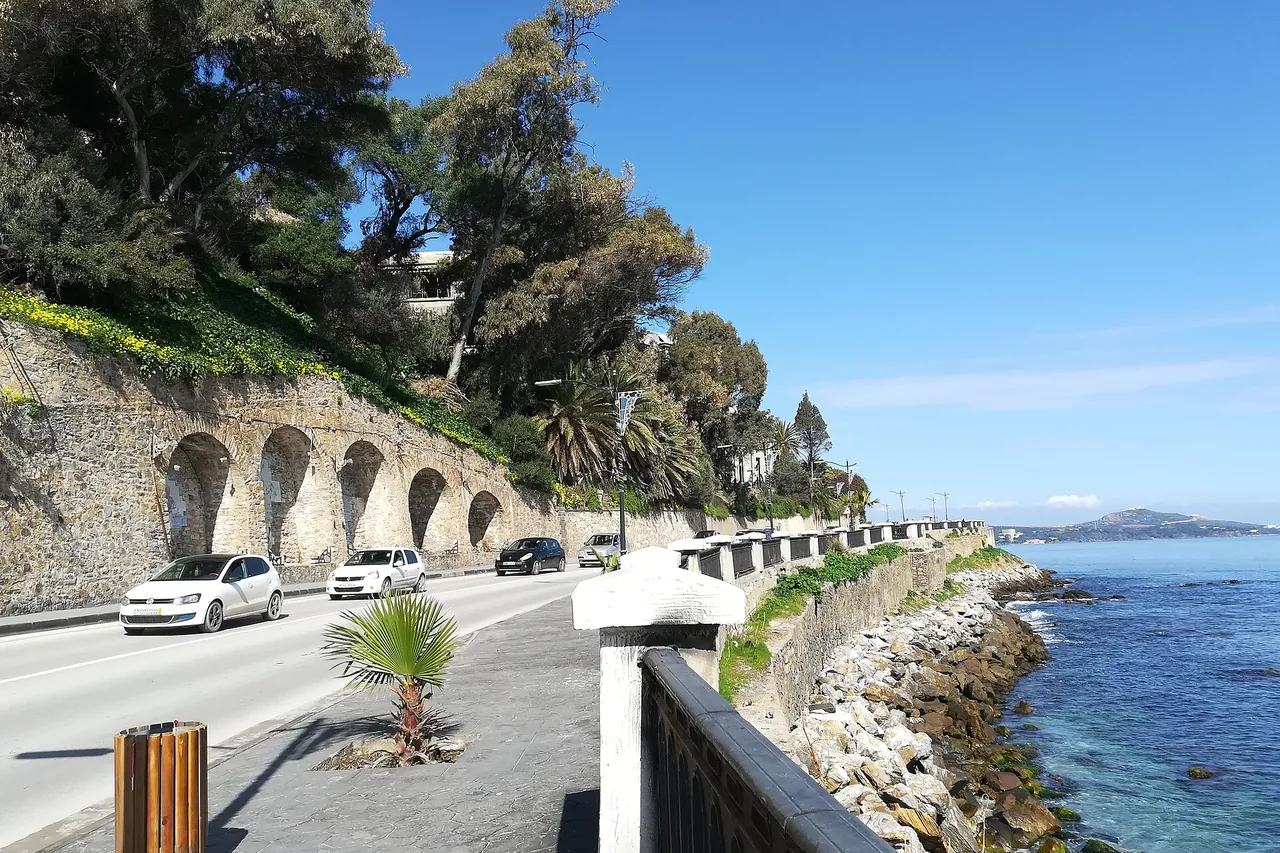 La corniche d’Annaba, le long de la mer