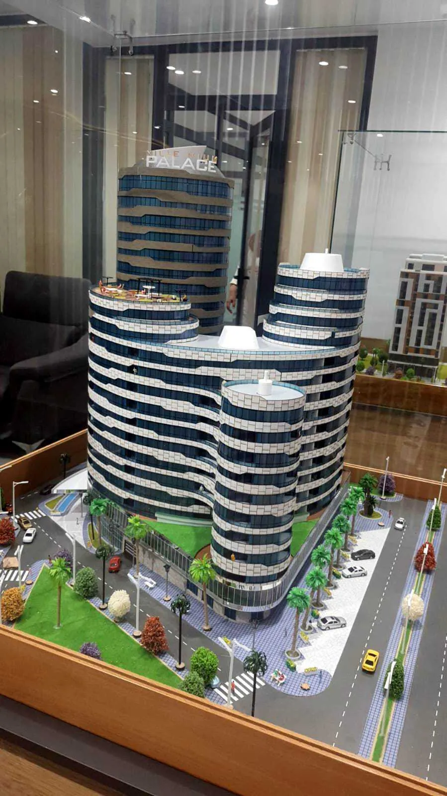 Maquette du Millenium Palace et de la Résidence Rexos exposée